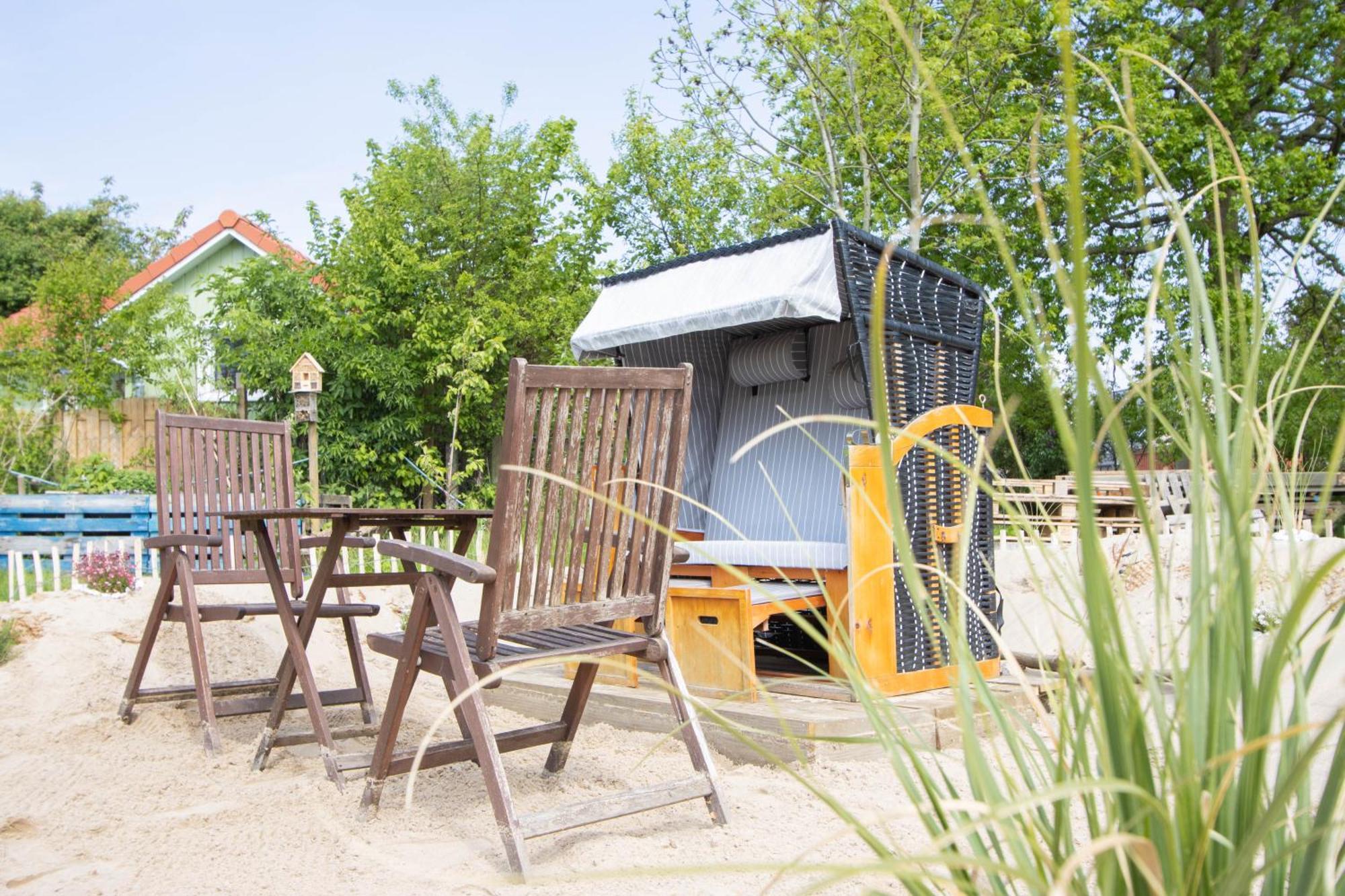 Hostel Oder Ferienwohnung 1-16 Personen Im Blauen Haus Fehmarn Exteriér fotografie